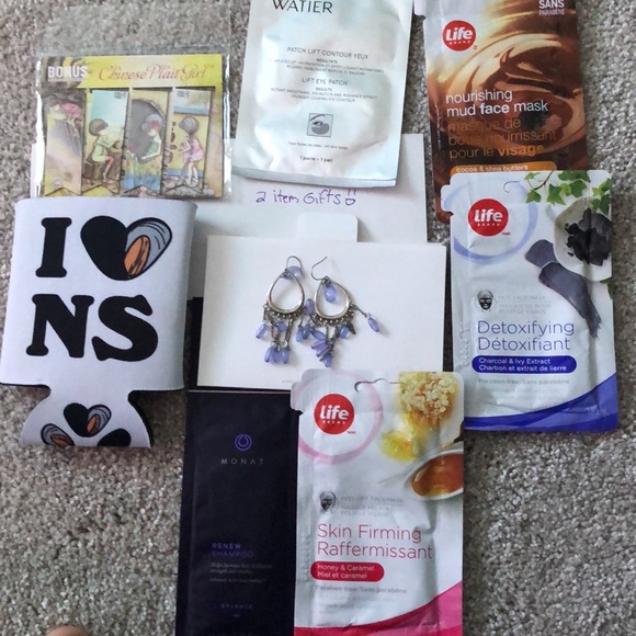 Brand new! Lark and Ives collection card purse and nail kit - Picture 9 of 10